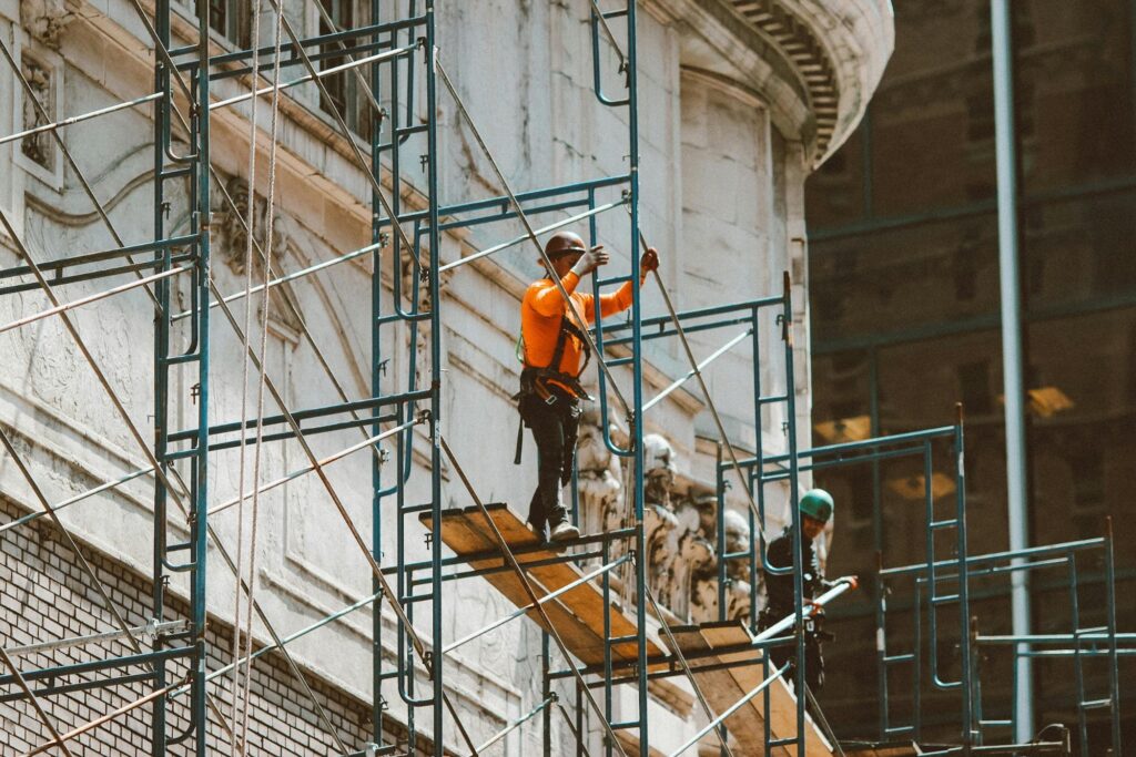 insurance for scaffolding contractors at work
