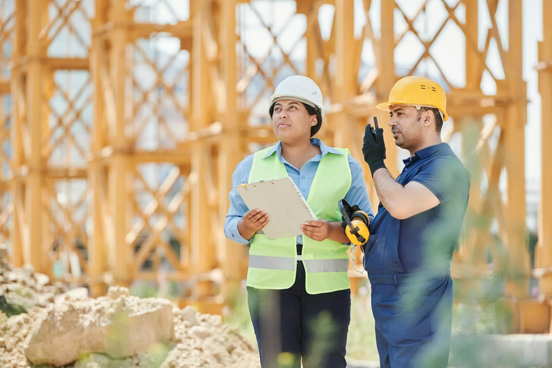 image of contactors outside a construction site | Cost of Professional Indemnity Insurance | HMD Insurance