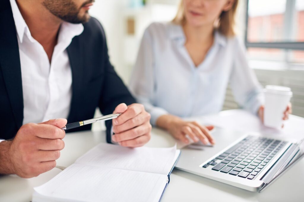business advisers explaining how working with a broker or insurance broker can help you protect your business